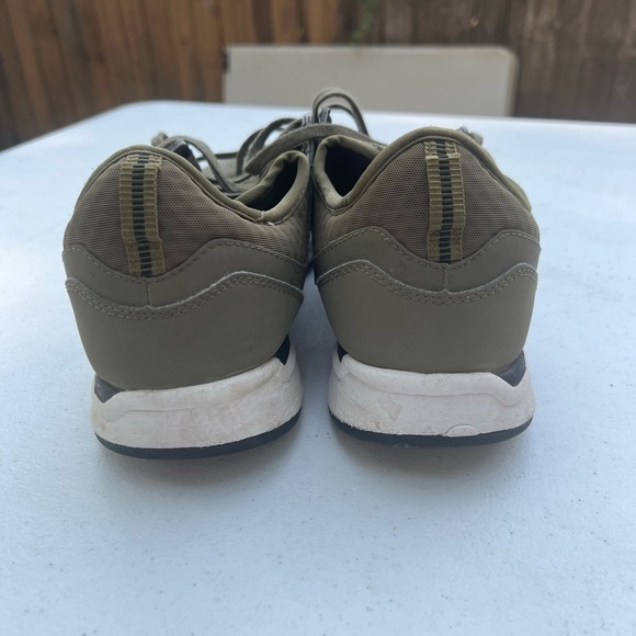 New balance - Picture 3 of 3